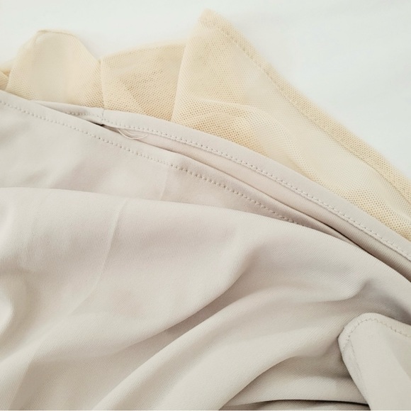 R&M Beautiful flowy gown in champagne and black - Picture 6 of 7